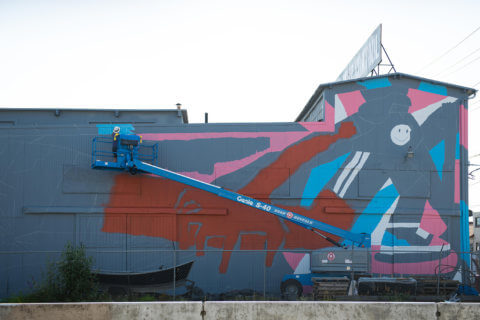 © Saddo, <em>Untitled</em> (in progress), 2018. SODO Track, Seattle. Photo by @akoorisphoto. © Saddo, Untitled (in progress), 2018. SODO Track, Seattle. Photo by @akoorisphoto.